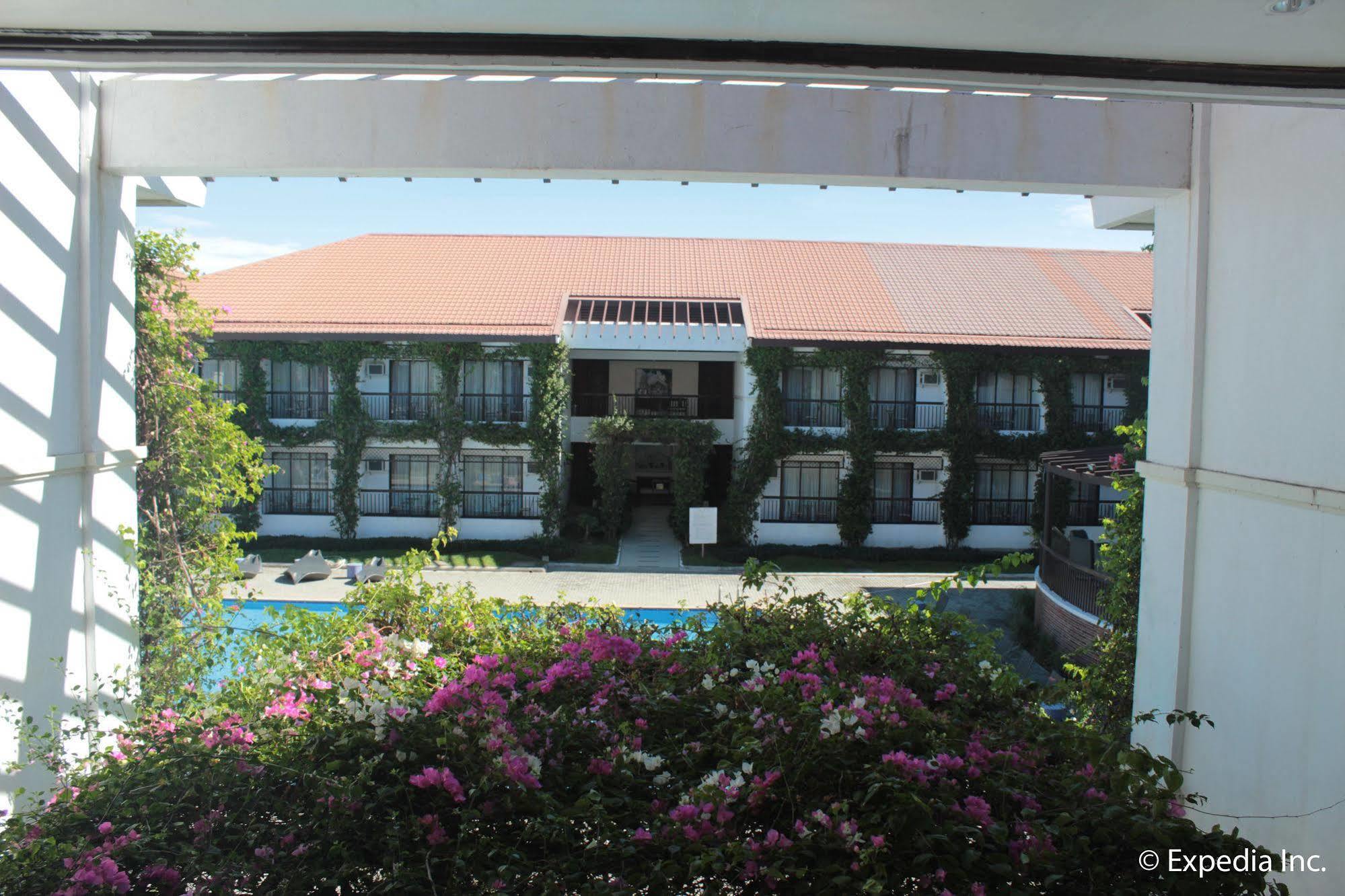 Ilocos Norte Hotel & Convention Center Laoag Exterior foto