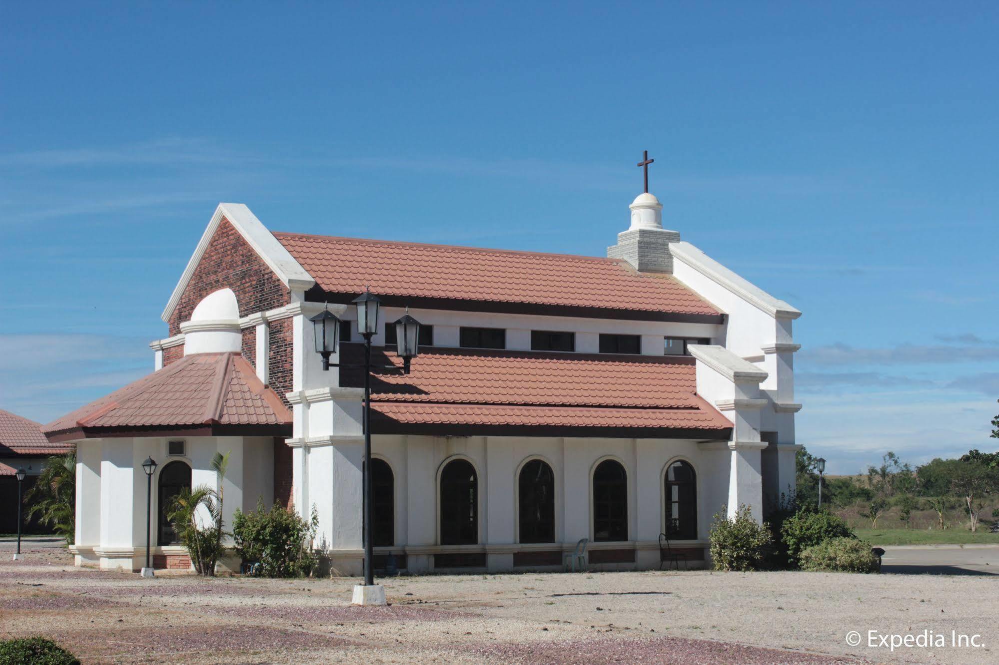 Ilocos Norte Hotel & Convention Center Laoag Exterior foto